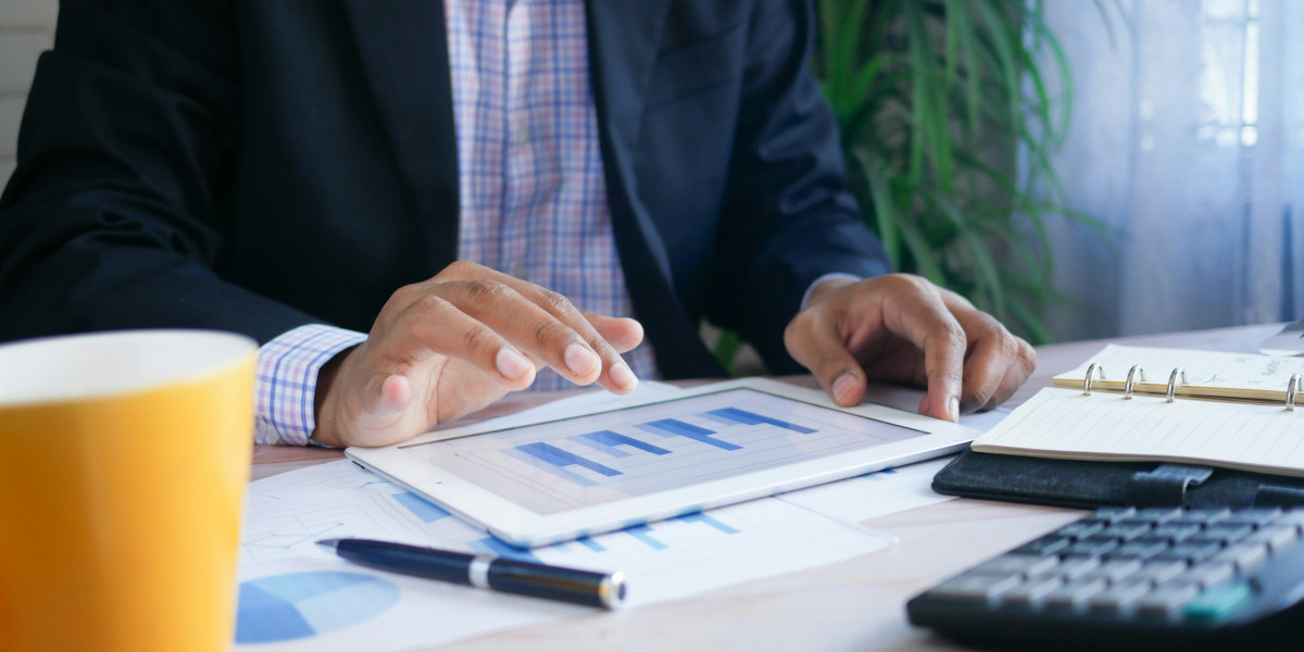 A Look at India’s Automobile Trends and Sarkari Naukri Aspirations